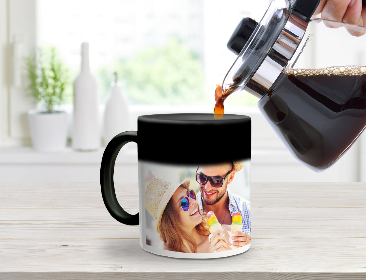 Magic Mug with colour-changing coating